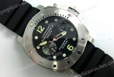 Luminor Submersible 1000m Panerai Automatic Black Face and Rubber Watch